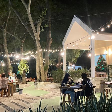 Rain Tree Cafe & Homestay 우타이타니 외부 사진