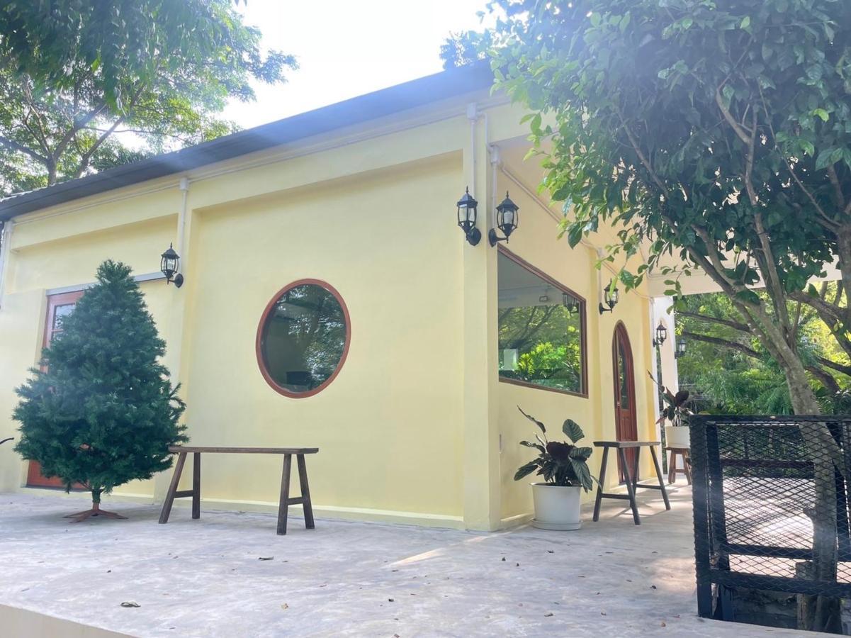 Rain Tree Cafe & Homestay 우타이타니 외부 사진