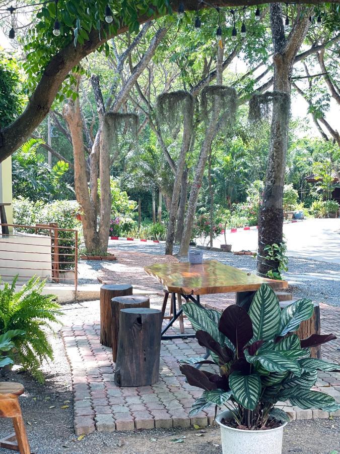 Rain Tree Cafe & Homestay 우타이타니 외부 사진